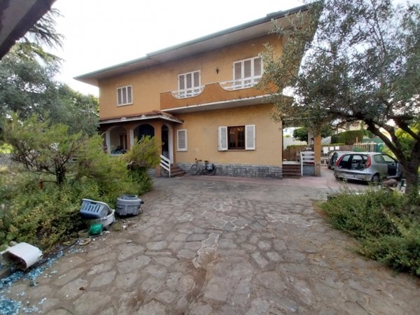 casa indipendente in vendita a Camaiore