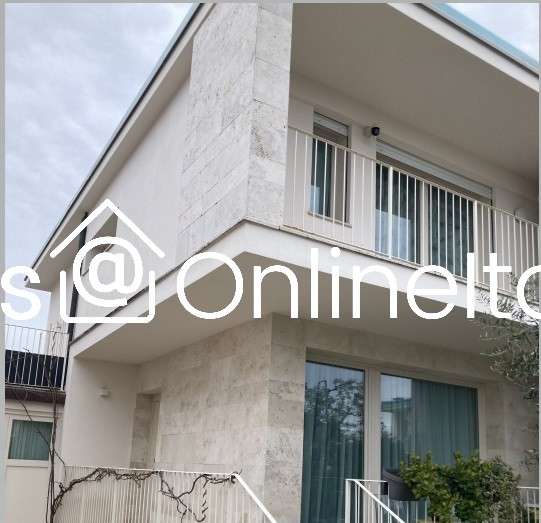 appartamento in vendita a Camaiore in zona Lido di Camaiore