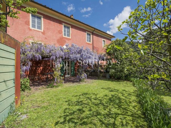 casale in vendita a Camaiore in zona Orbicciano