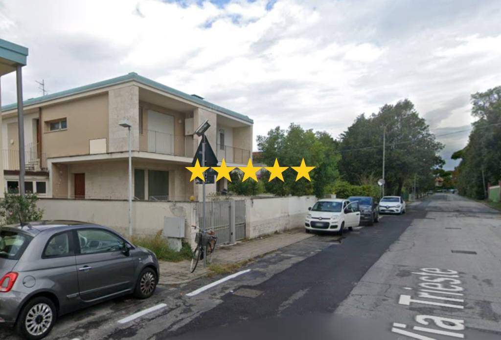 casa indipendente in vendita a Camaiore in zona Lido di Camaiore