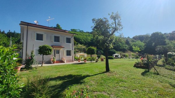 casa indipendente in vendita a Camaiore