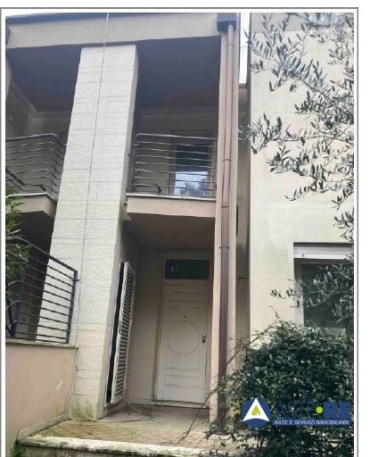 casa indipendente in vendita a Camaiore in zona Lido di Camaiore