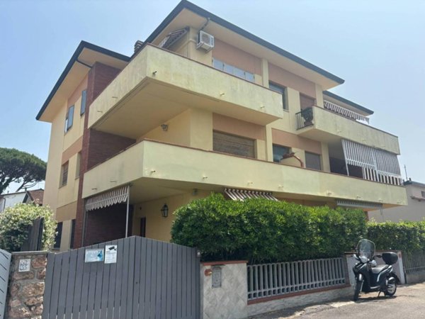appartamento in vendita a Camaiore in zona Lido di Camaiore