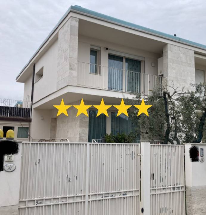 casa indipendente in vendita a Camaiore in zona Lido di Camaiore