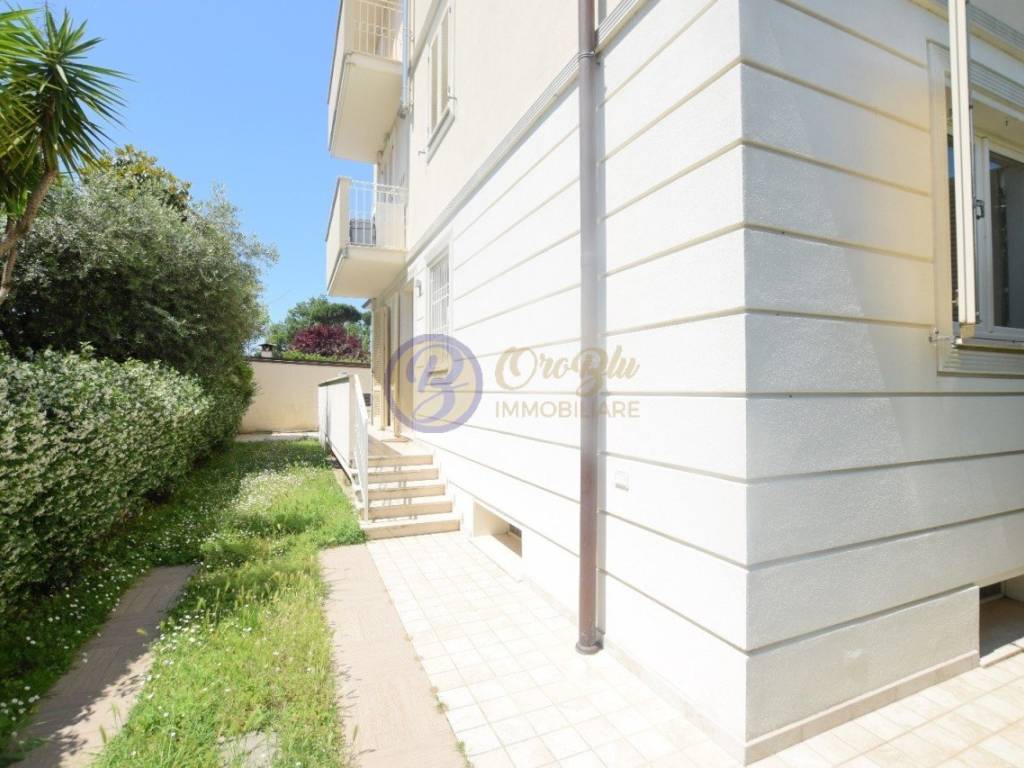 appartamento in vendita a Camaiore in zona Lido di Camaiore