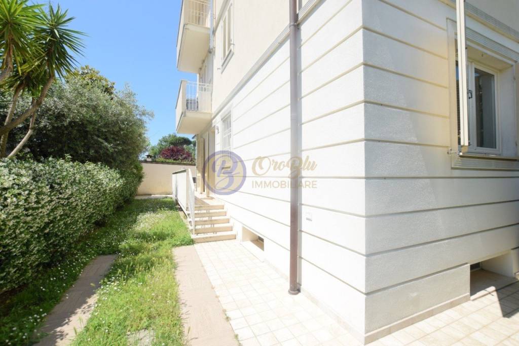 appartamento in vendita a Camaiore in zona Lido di Camaiore