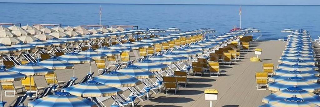 negozio in vendita a Camaiore in zona Lido di Camaiore