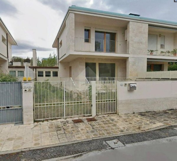 appartamento in vendita a Camaiore in zona Lido di Camaiore