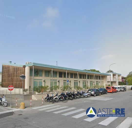 ufficio in vendita a Camaiore in zona Lido di Camaiore
