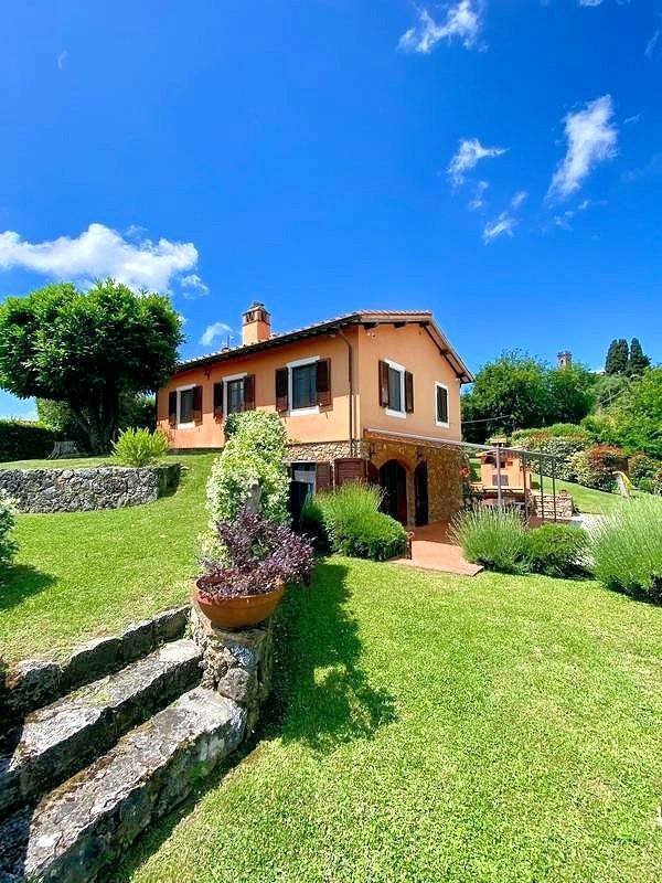 casa indipendente in vendita a Camaiore in zona Santa Lucia