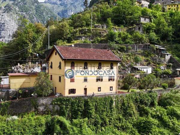 casa indipendente in vendita a Camaiore
