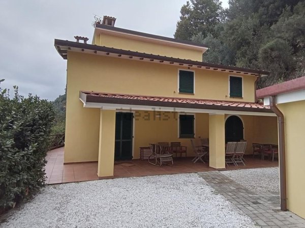casa indipendente in vendita a Camaiore