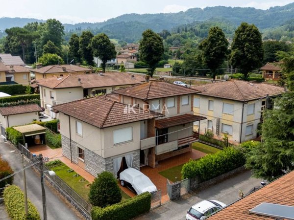 casa indipendente in vendita a Camaiore