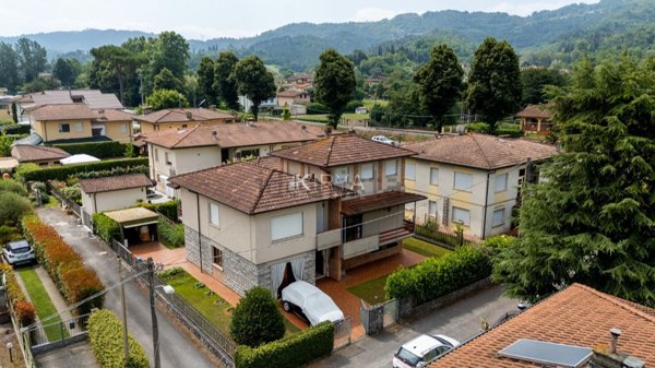 casa indipendente in vendita a Camaiore