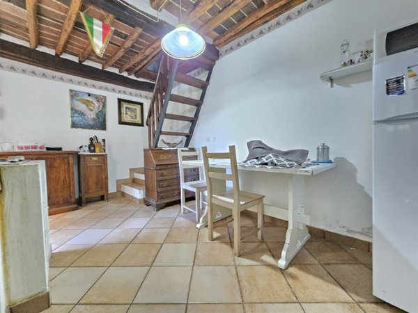casa semindipendente in vendita a Camaiore in zona Vado