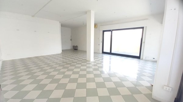 locale commerciale in vendita a Camaiore
