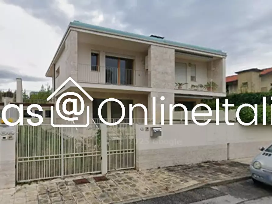 appartamento in vendita a Camaiore in zona Lido di Camaiore