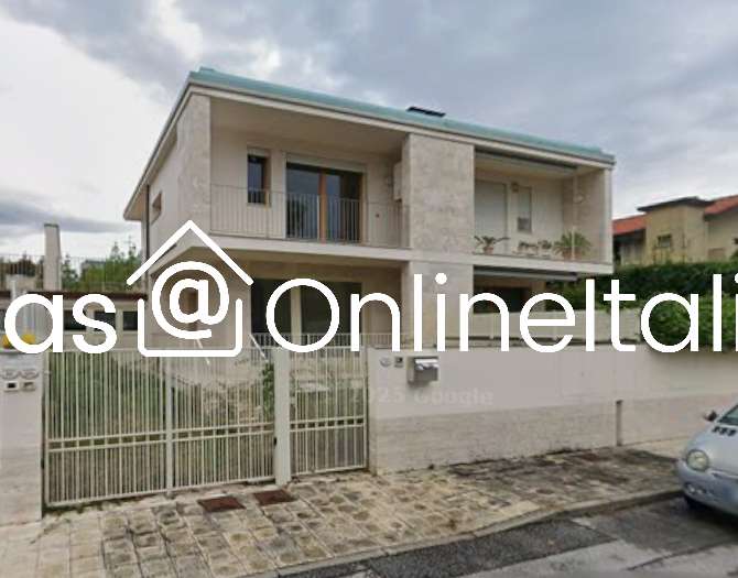 appartamento in vendita a Camaiore in zona Lido di Camaiore
