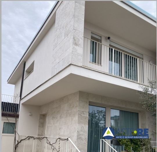 casa indipendente in vendita a Camaiore in zona Lido di Camaiore