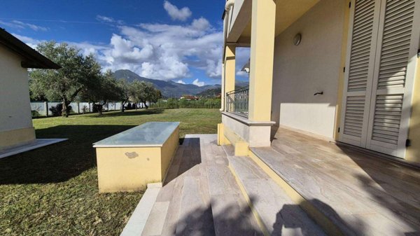 casa indipendente in vendita a Camaiore in zona Capezzano Pianore