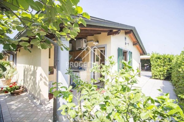 casa indipendente in vendita a Camaiore in zona Lido di Camaiore