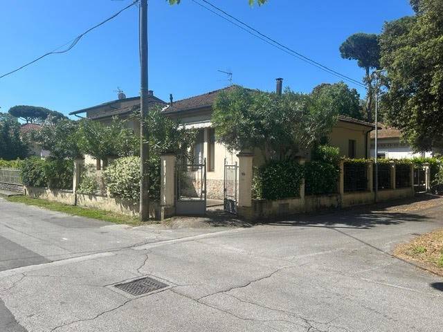 casa indipendente in vendita a Camaiore in zona Lido di Camaiore