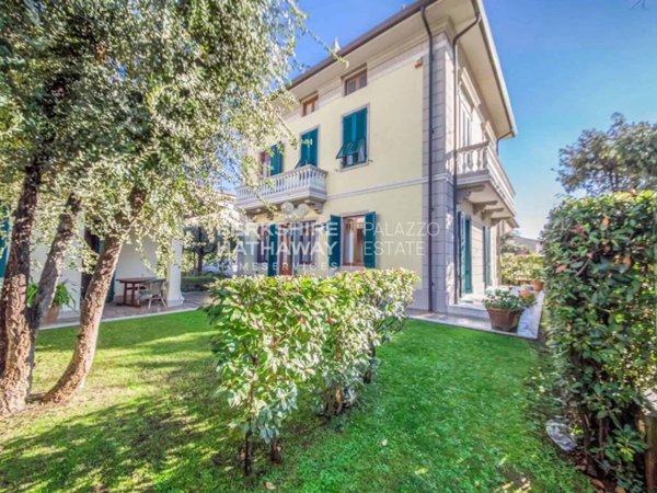 casa indipendente in vendita a Camaiore in zona Lido di Camaiore