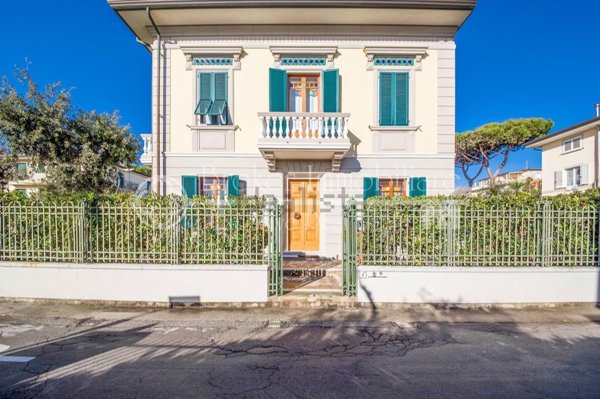 casa indipendente in vendita a Camaiore in zona Lido di Camaiore