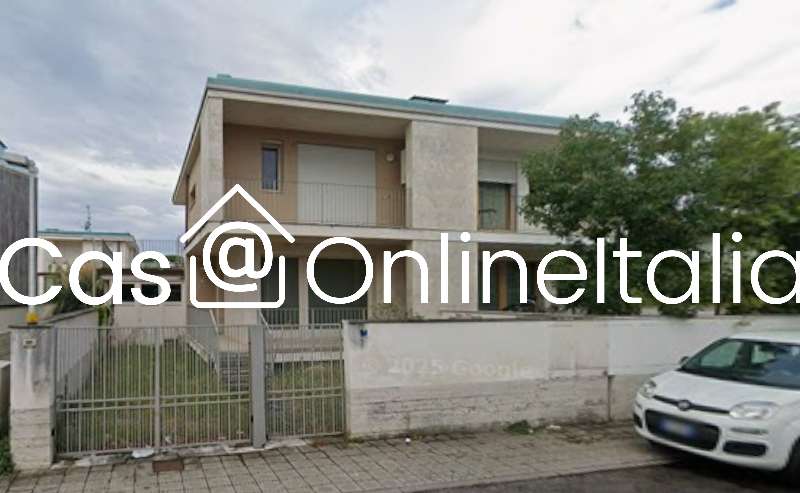 appartamento in vendita a Camaiore in zona Lido di Camaiore