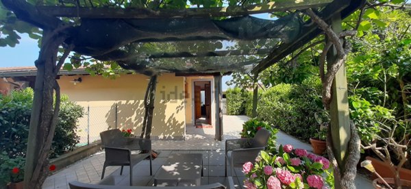 casa indipendente in vendita a Camaiore in zona Lido di Camaiore