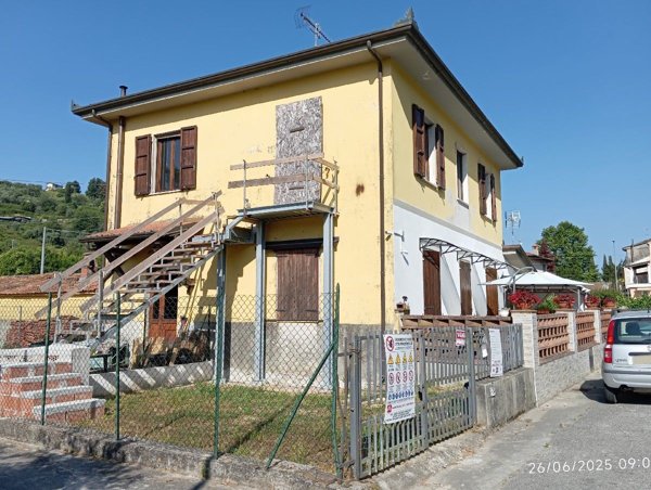 appartamento in vendita a Camaiore in zona Montemagno