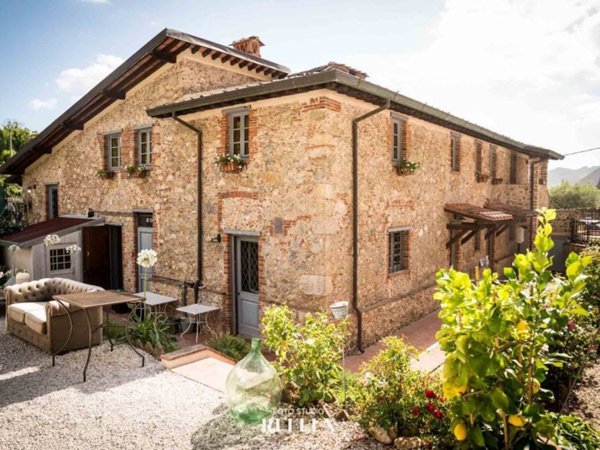 casa indipendente in vendita a Camaiore
