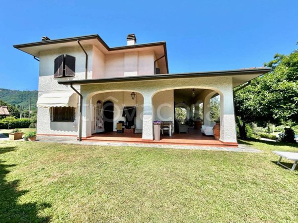 casa indipendente in vendita a Camaiore in zona Lido di Camaiore