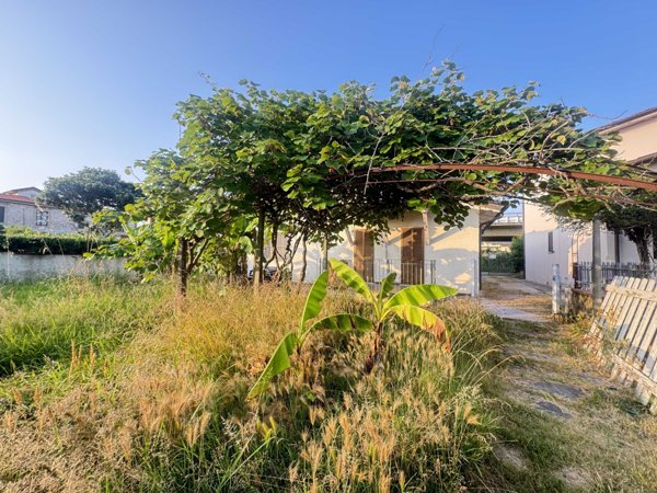 casa indipendente in vendita a Camaiore