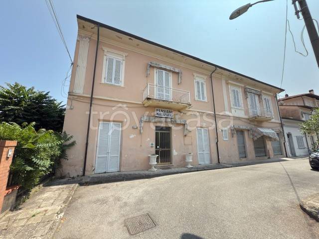 appartamento in vendita a Camaiore in zona Lido di Camaiore