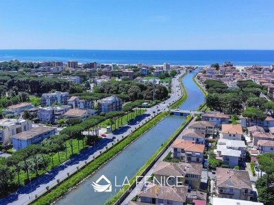 casa indipendente in vendita a Camaiore in zona Lido di Camaiore