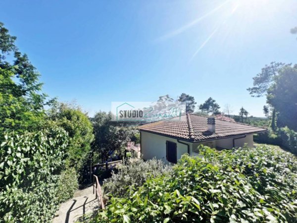 casa indipendente in vendita a Camaiore