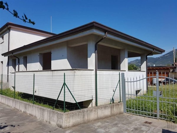 casa indipendente in vendita a Camaiore