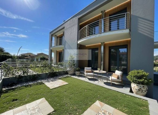 casa indipendente in vendita a Camaiore in zona Capezzano Pianore