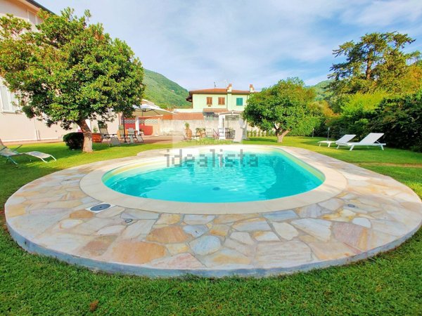 casa indipendente in vendita a Camaiore