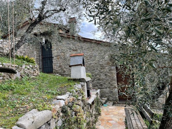 casale in vendita a Camaiore