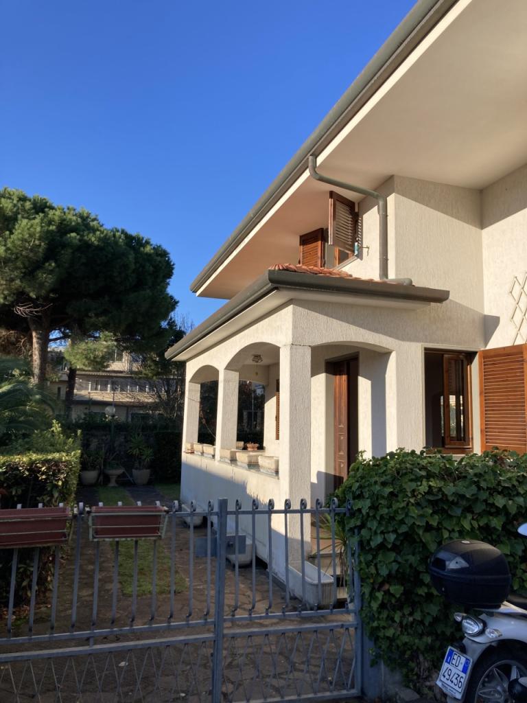 pentavano in vendita a Camaiore in zona Lido di Camaiore
