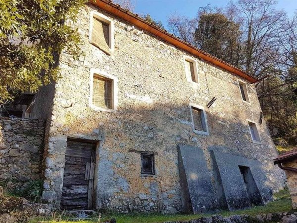 casale in vendita a Camaiore