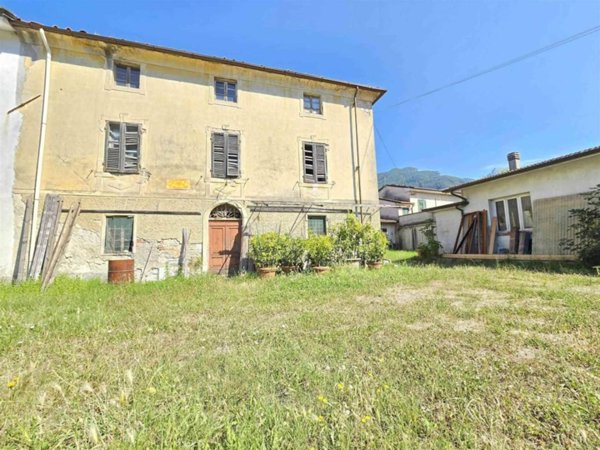 casale in vendita a Camaiore