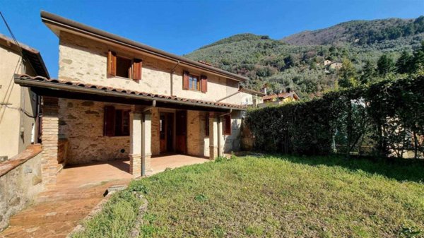 casale in vendita a Camaiore