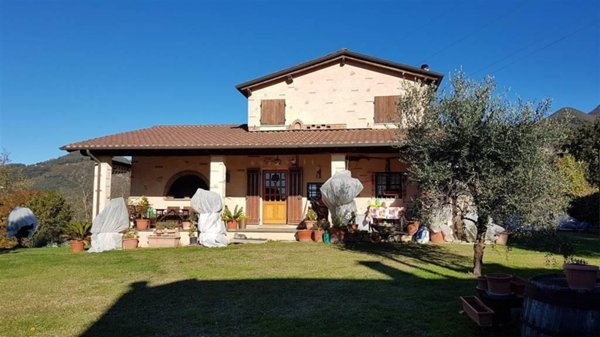 casale in vendita a Camaiore