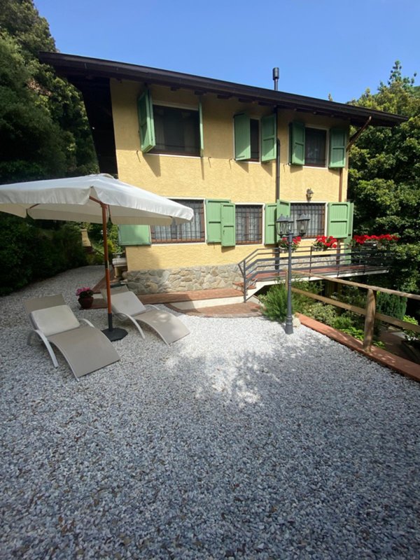 casa indipendente in vendita a Camaiore