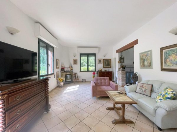 casa indipendente in vendita a Camaiore