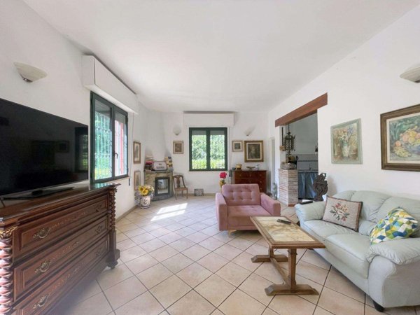 casa indipendente in vendita a Camaiore