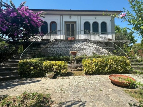 casa indipendente in vendita a Camaiore in zona Capezzano Pianore
